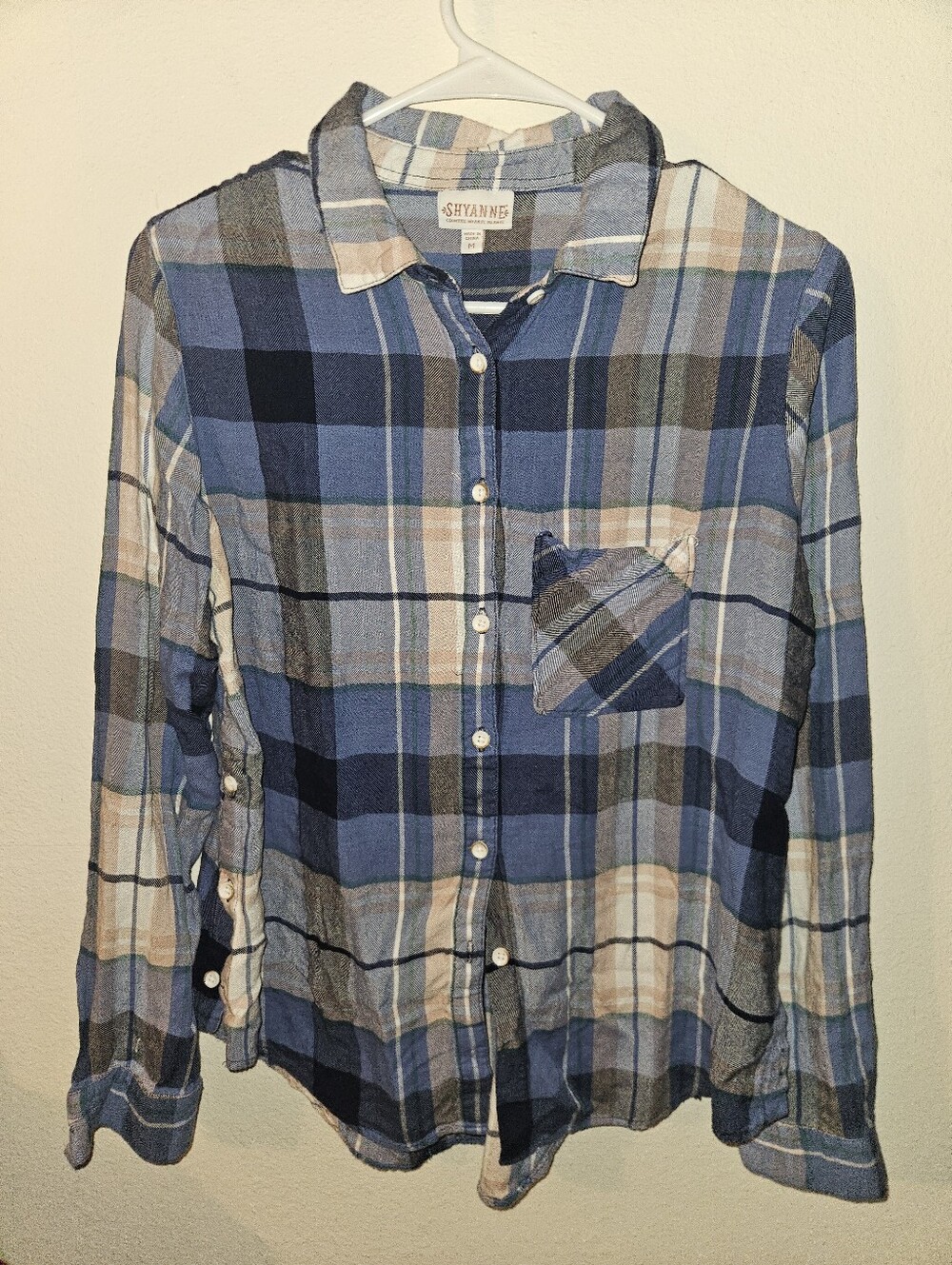 Shyanne Womans Long Sleeve Plaid Shirt Size M
